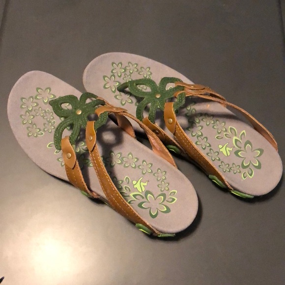 cushe shasta sandals